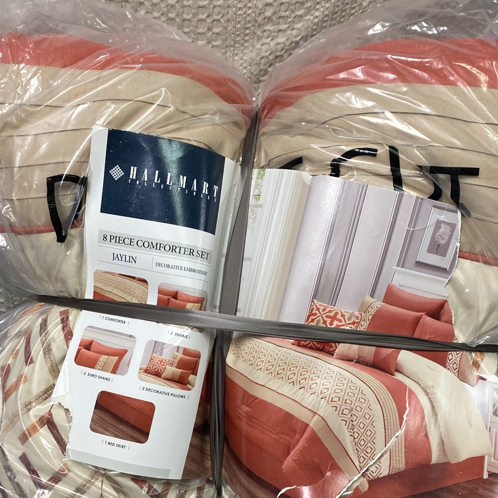 Jaylin 8-Piece Comforter Set in Coral and Cream